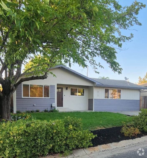 Building Photo - 4715 Northglen St Rental