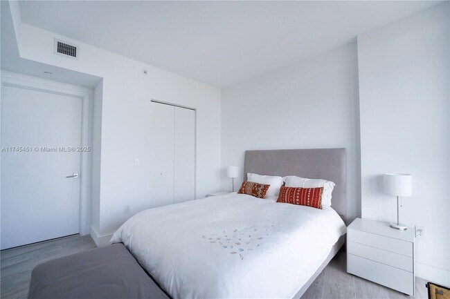 Photo - 121 NE 34th St Unit 2604