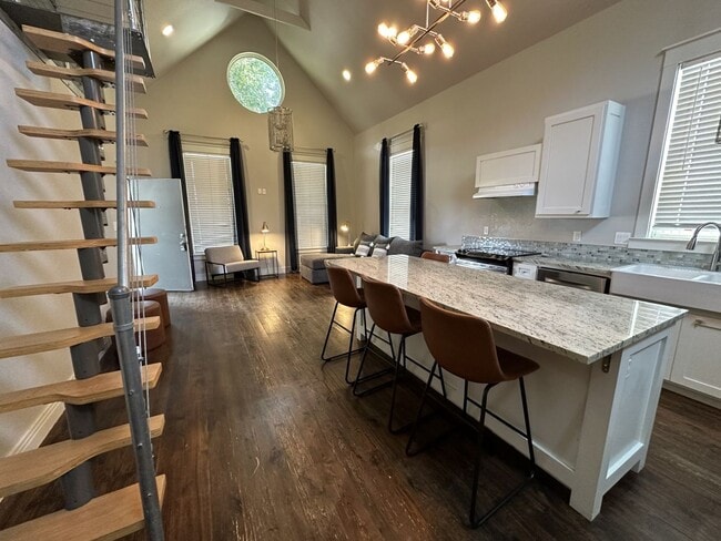 Photo - 2 bedroom HOUSE on the edge of Baylor's campus!