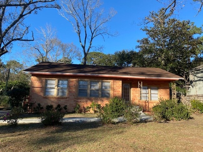 Building Photo - 2 Bedroom Charmer in Old Daphne Rental