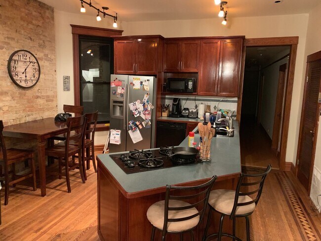 Photo - 909 W Dakin St Unidad 1