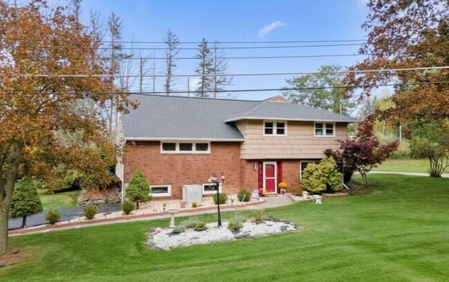 Building Photo - 449 Jensen Rd