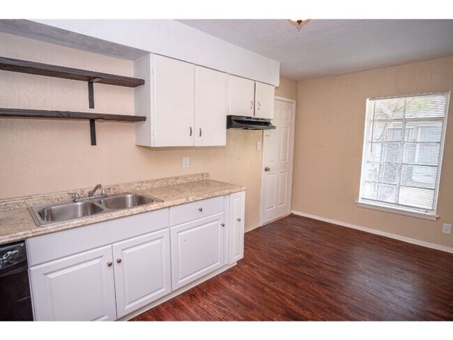 406 Como St