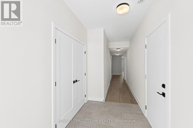 Photo - 1098 Moore St