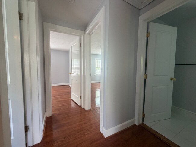 90 Allengate Ave