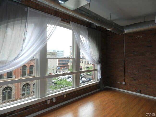 Photo - 317 S Clinton St