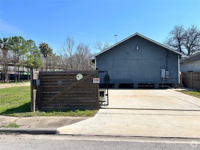 Building Photo - 2119 Roberts St Rental