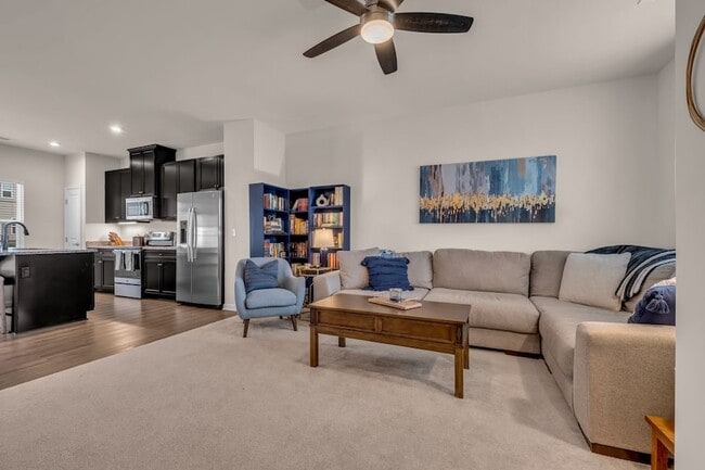 Photo - 420 Park Ave Unidad 42