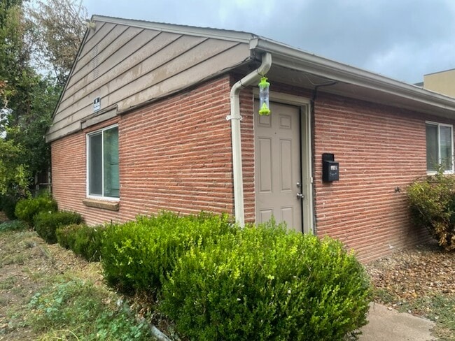 Building Photo - 1426 Clinton St