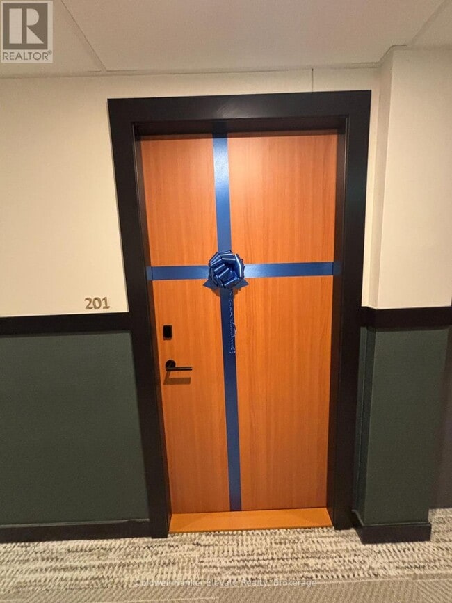 Photo - 1660 Bloor St W Unité 201