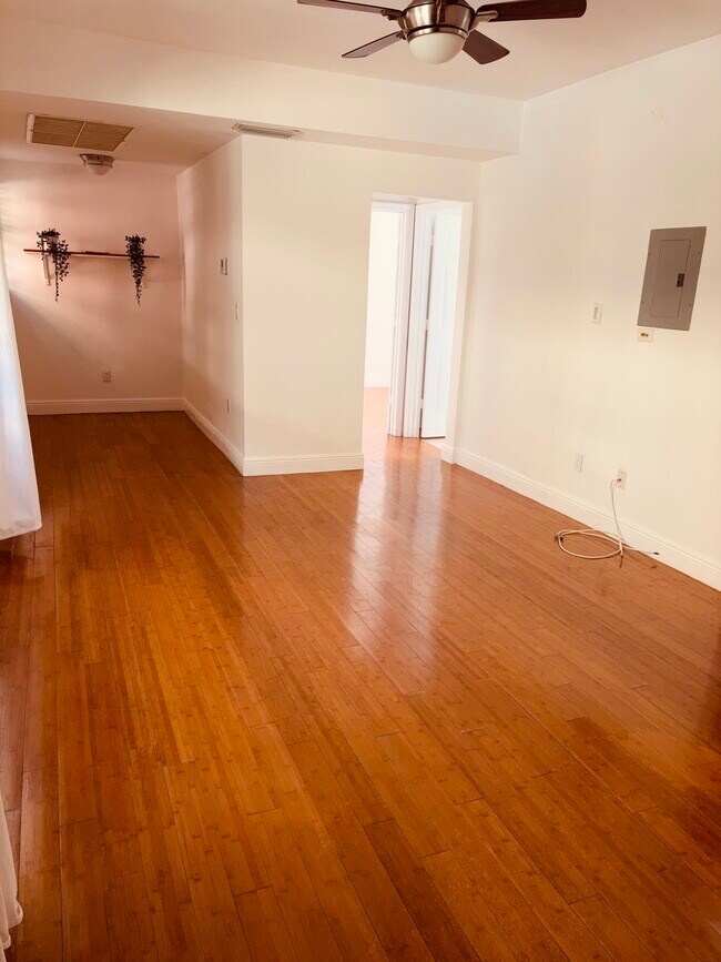 Photo - 4812 Pine Tree Dr Unit 205