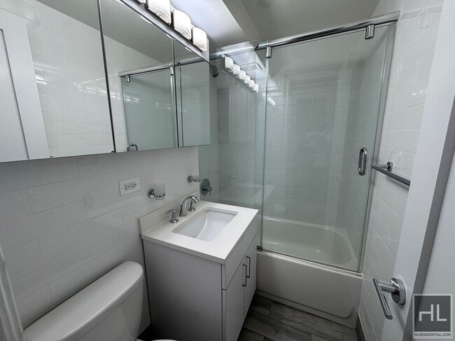 Building Photo - E 16 ST Unit 2A Rental
