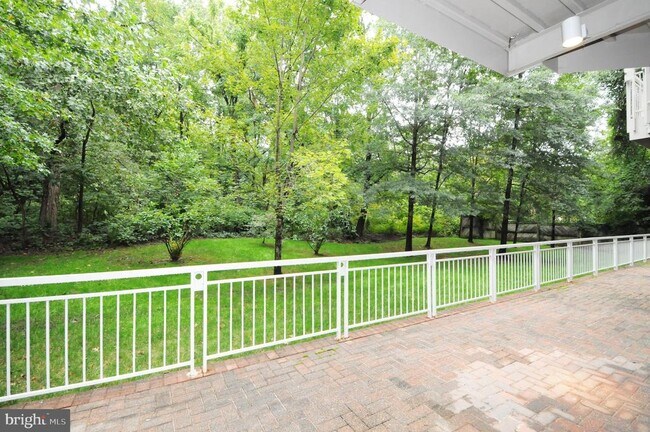 Photo - 2010 N Westmoreland St