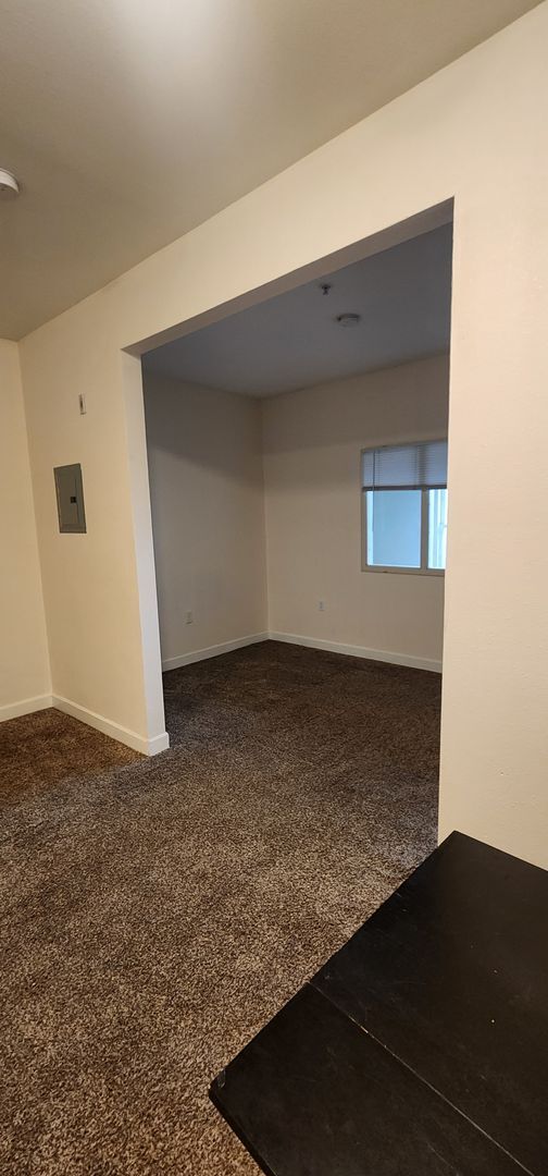 Photo - 115 E 3rd St Unidad Studio Apartment