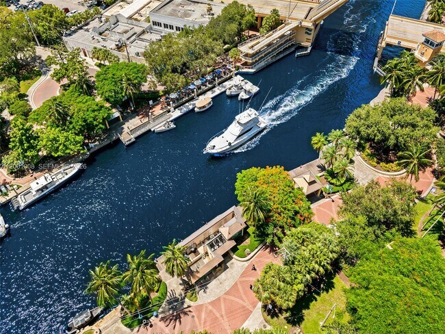 Photo - 333 Las Olas Way