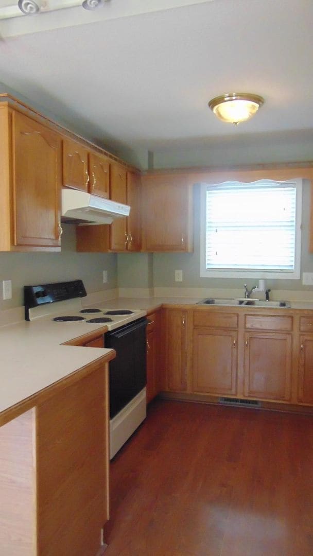 Photo - 3 Bedroom 2 Bathroom sitting on 1.08 acres!!