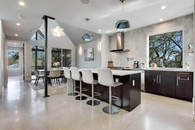 Photo - 1802 W 10th St