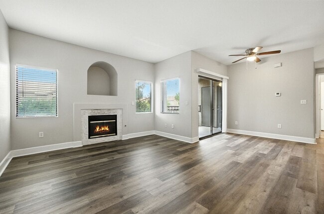 Building Photo - Northwest Condo with Modern Finishes & Gre...
