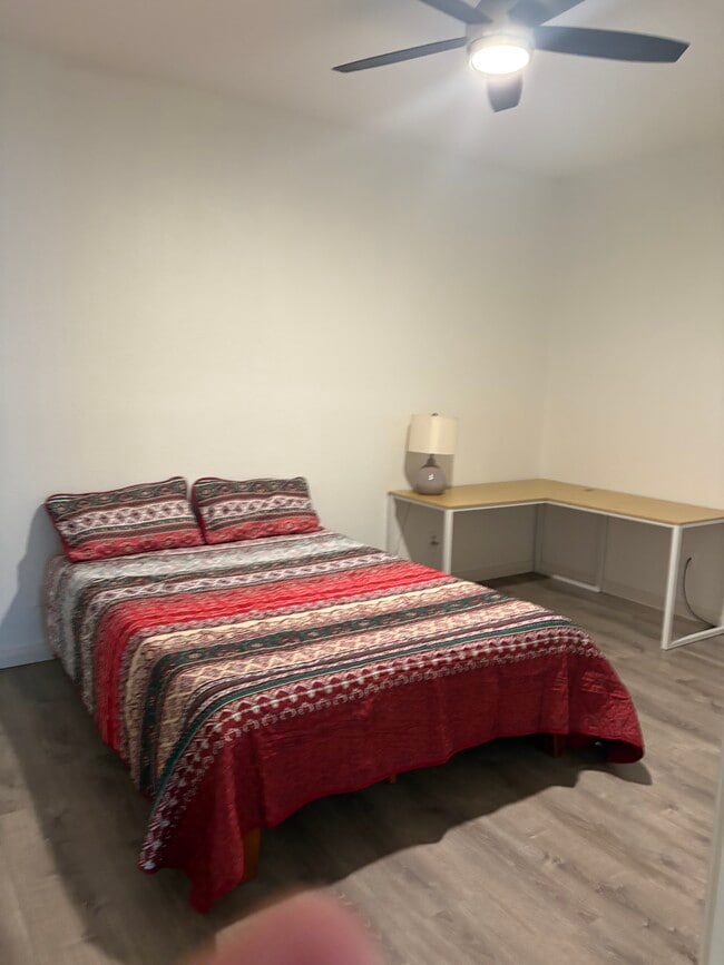 Large bidroom - 4209 Marathon Blvd Unit 102