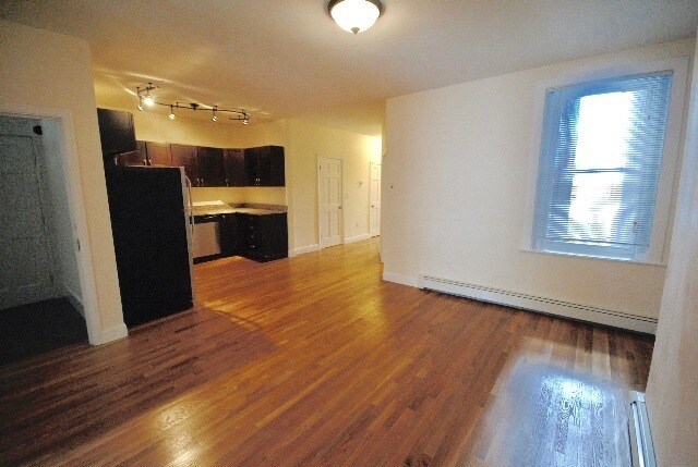 Photo - 342 Meridian St Unidad 4