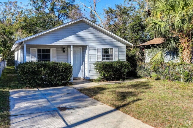 Building Photo - Charming 3-Bedroom Home Near Downtown Pens...