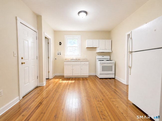 Photo - 429 Baldwin St Unit 2