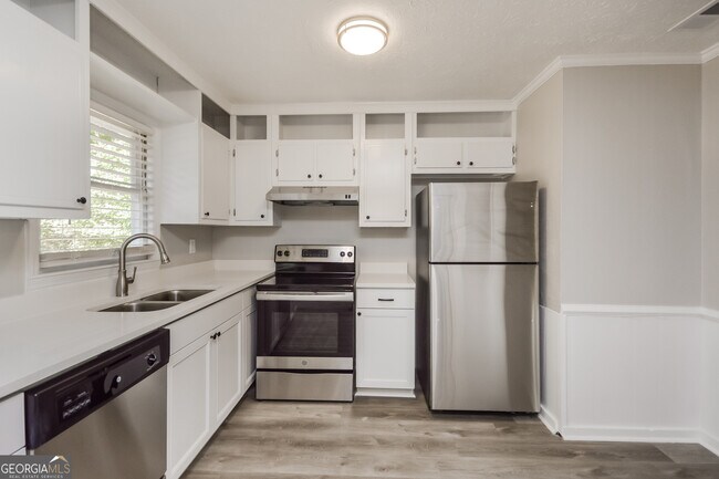 Photo - 883 Waterside Dr SE