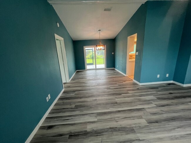 Photo - Annual ** Newly Renovated ** 3 Bedroom / 2...