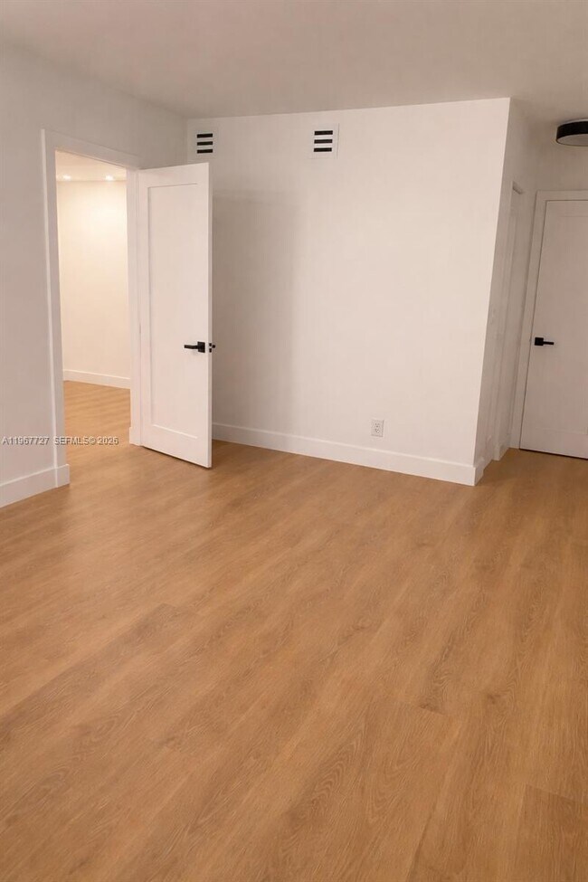 Photo - 2935 NE 163rd St Unidad 3K