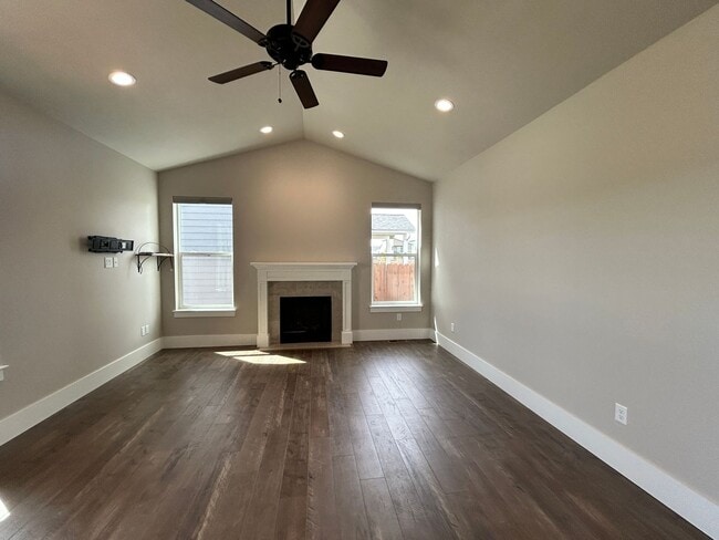 Photo - Beautiful 3 Bed / 2 Bath Single-Level Hamilton Home with Mountain Views