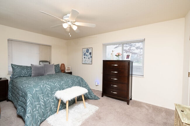 2BD,2BA-1025SF - Dormitorio principal - Mayland Manor Apartments