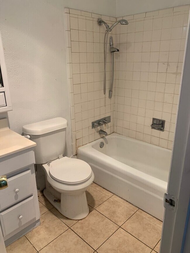 Photo - 679 Edgeglen Dr