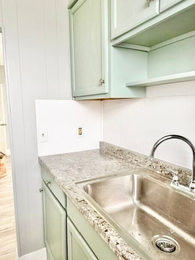457 Admiral St Unit 2 (First Floor)