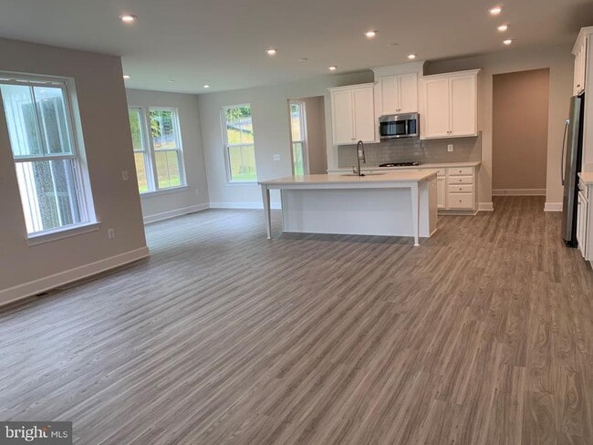 Building Photo - 150 Boxelder Dr