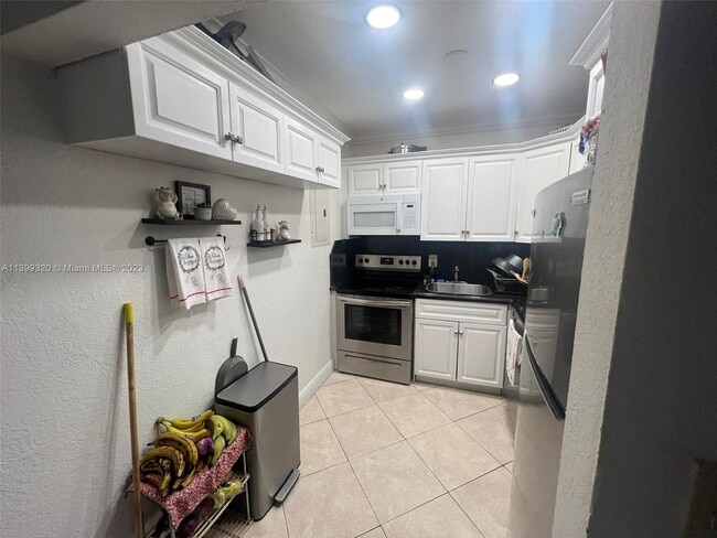 Photo - 2915 Plunkett St Unit 8D