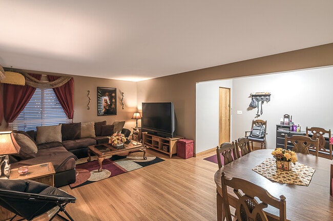 Main level - 312 N 4th St