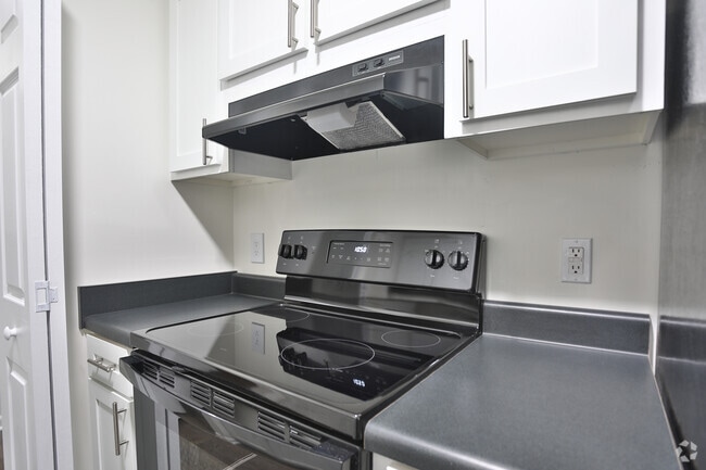 2BR, 1BA - 836SF - Kitchen