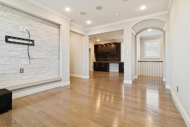 Photo - 5900 The Esplanade