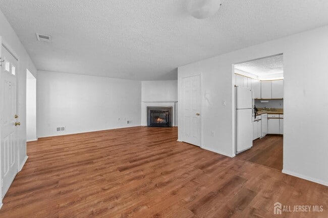 Photo - 194 Darwin Ln