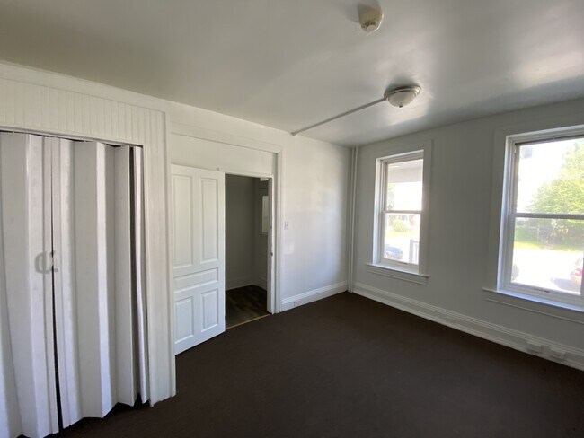 Photo - 220 W Jackson St