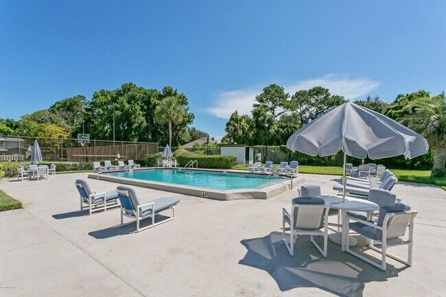 Adult Pool & Basketball Park - 695 A1A North