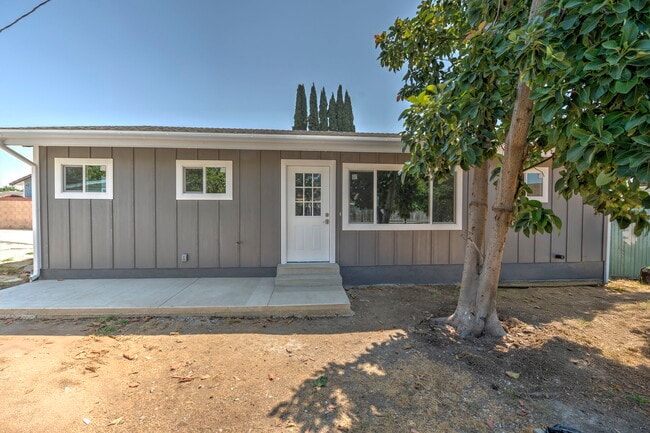 Building Photo - 120 E Rose Ave Rental