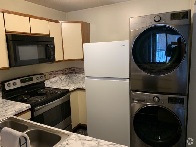 Building Photo - 1390 Hunters Rd Unit APT G