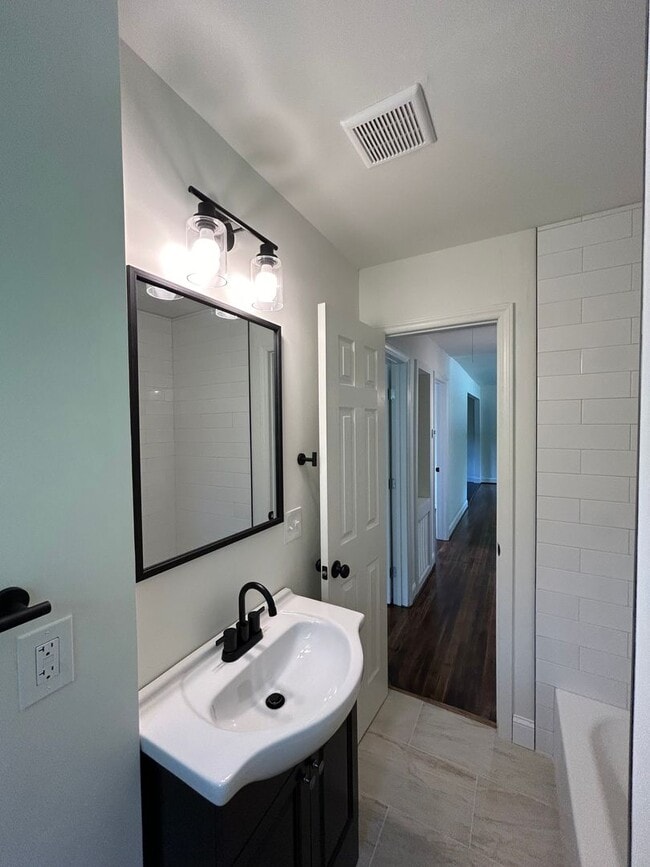 Photo - 3761 Avera Ave Unidad 4 - 4651 Sunny Dr