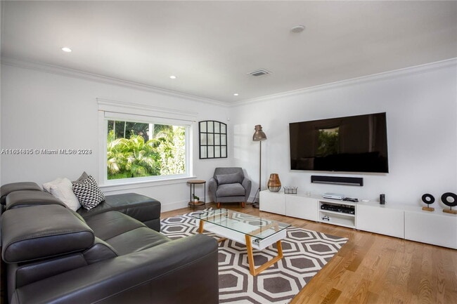 Photo - 52 Montilla Ave