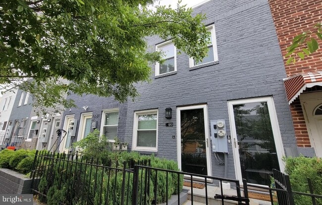 Building Photo - 1219 16th St NE Unit A Rental