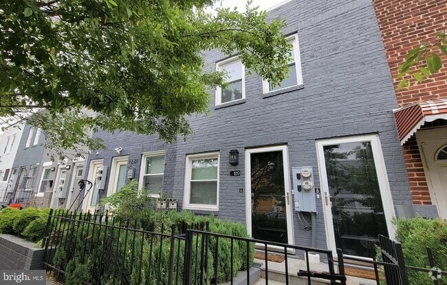 Building Photo - 1219 16th St NE Unit A Rental