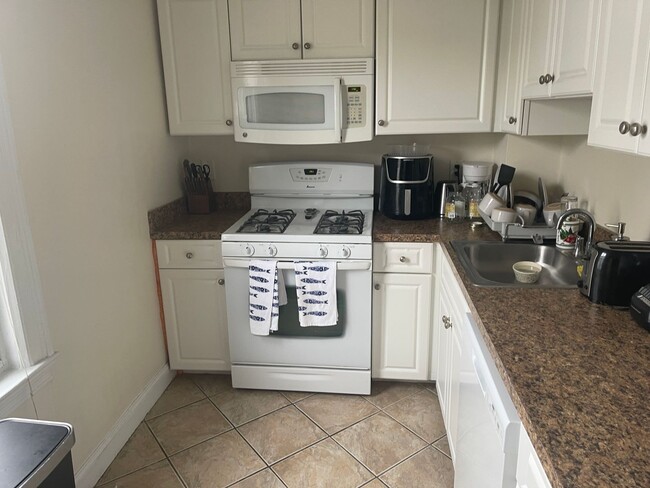 Photo - Stunning 2 bed , Free Month/No fee Exposed brick, Central AAC, Porch Super Sunny Awesome layout! ...