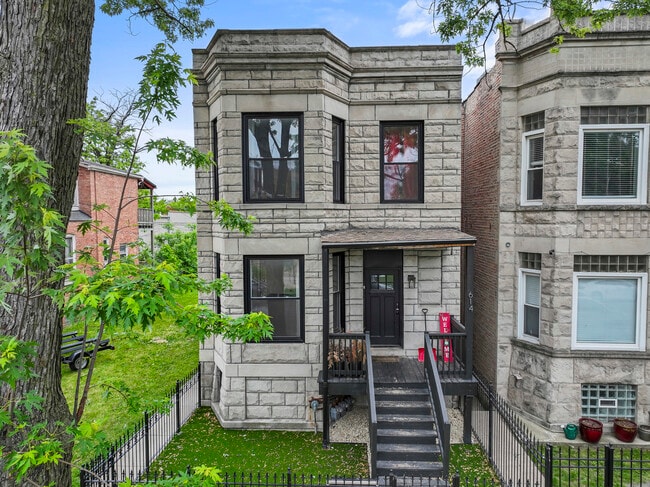 Photo - 614 N Troy St House