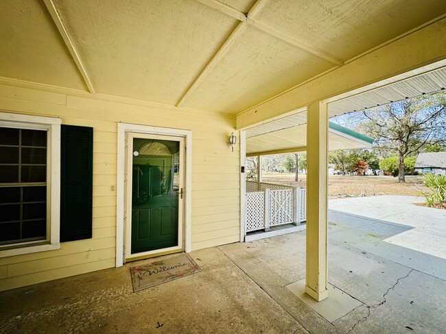 Building Photo - 1133 Glenwood Rd Unit A